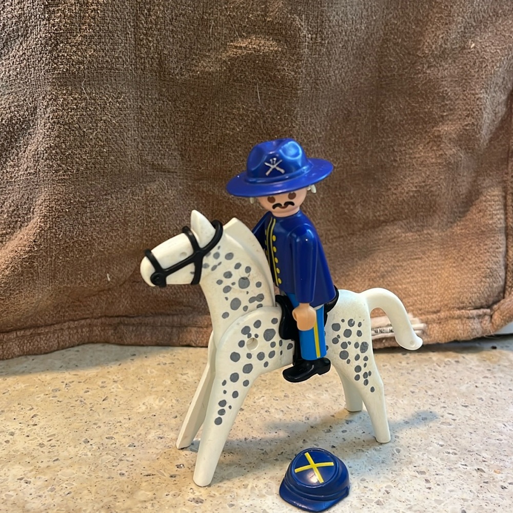 Playmobil general and horse